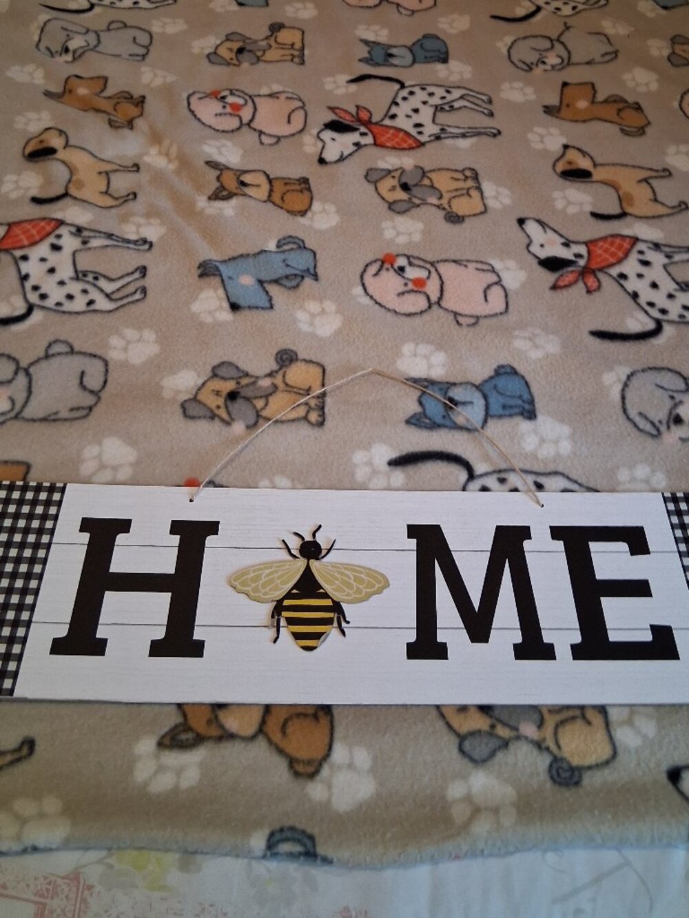 CUTE FARMHOUSE STYLE BEE SIGN VERY CUTE